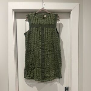 Gap Eyelet Dress. Has pockets! Size L.